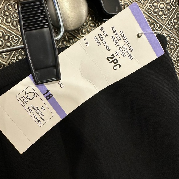 NWT LE SUIT Black Skirt - Picture 2 of 4